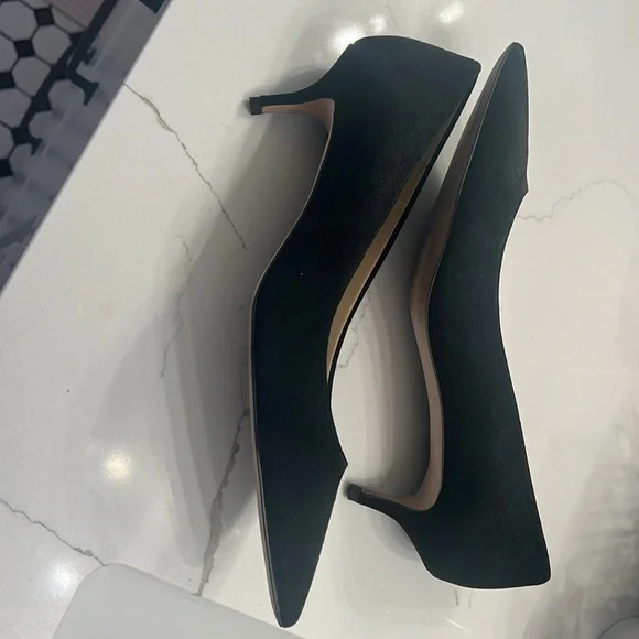 ANN TAYLOR LEATHER KITTEN HEEL - Picture 2 of 5